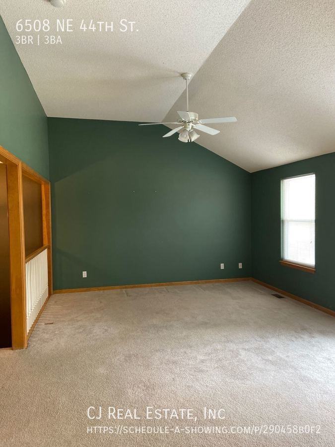 6508 Ne 44th St - Photo 2 of 10