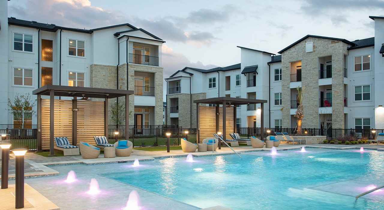 481 Sundance Pkwy - Photo 2 of 13