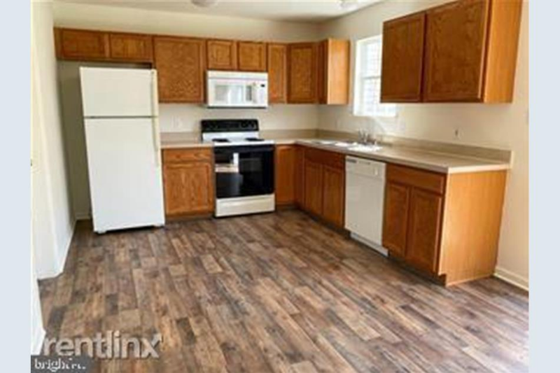 344 Cherry St - Photo 2 of 7