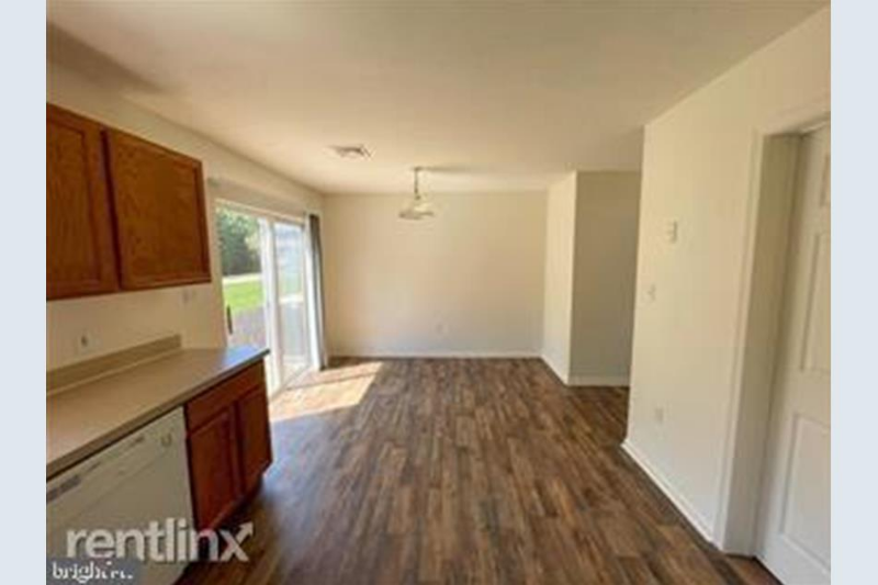 344 Cherry St - Photo 3 of 7