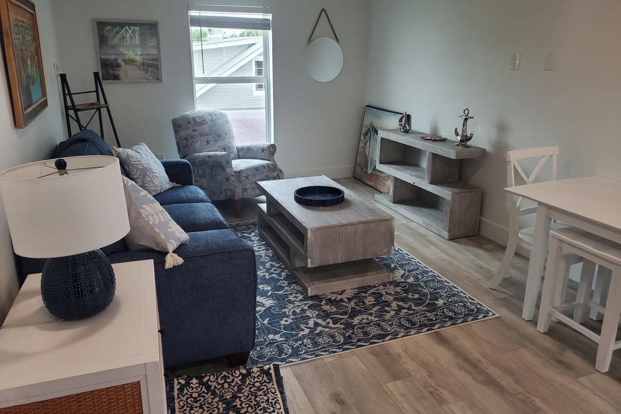 608 Se 5th St - Photo 2 of 9