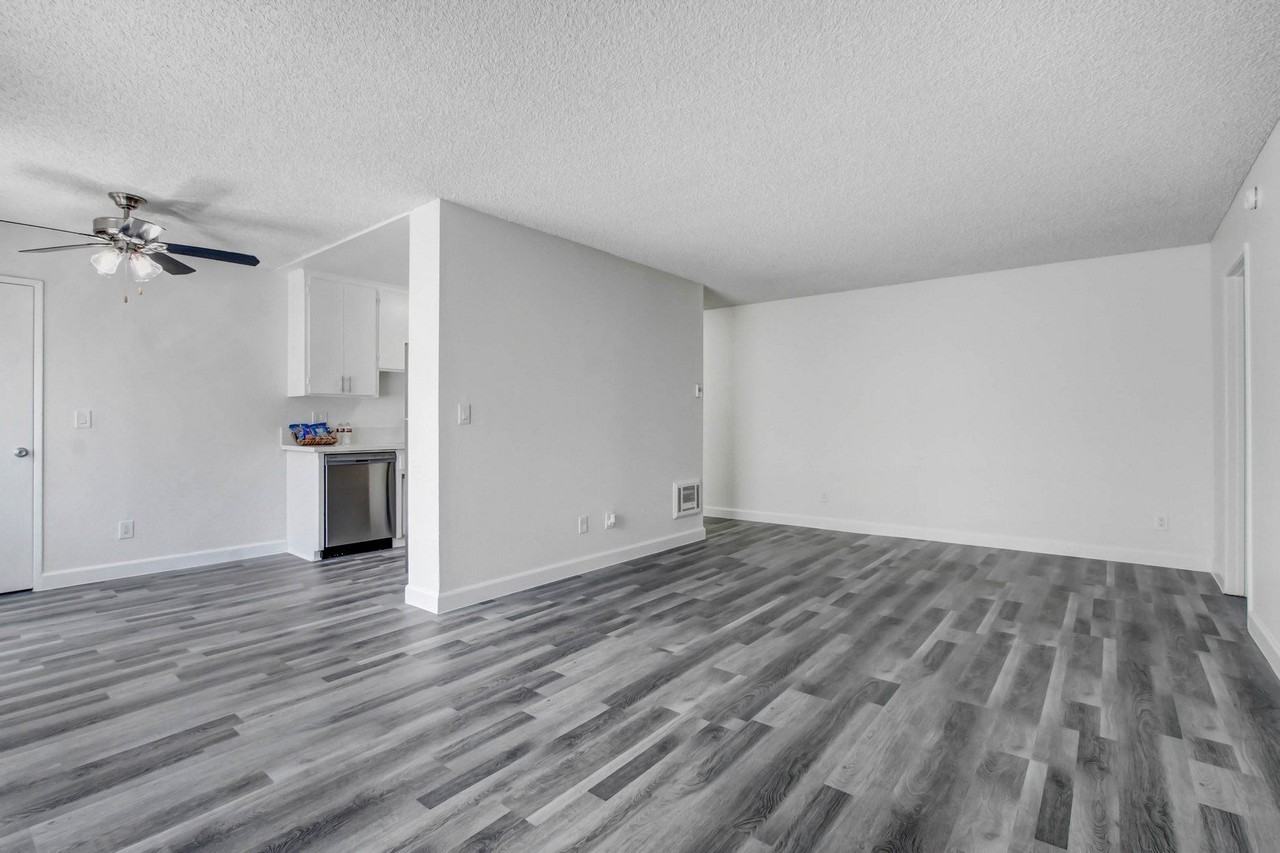 Gilmore  Apartments Van Nuys - Photo 4 of 113