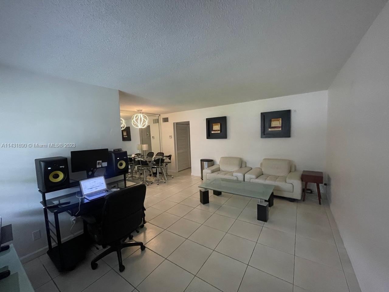 201 Ne 14th Ave #5A - Photo 2 of 8