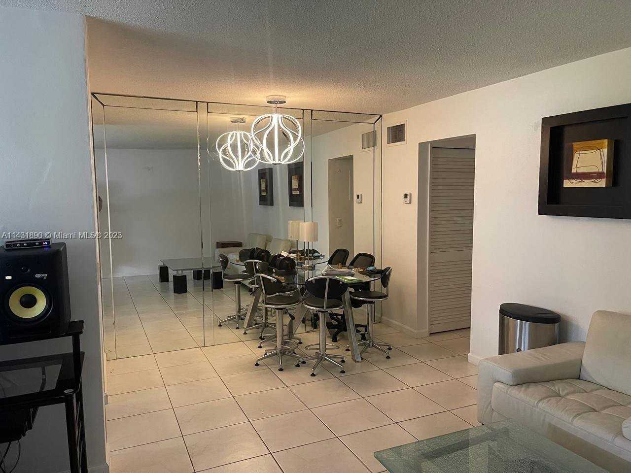 201 Ne 14th Ave #5A - Photo 3 of 8