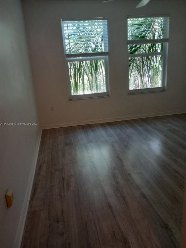 222 Villa Cir #222 - Photo 3 of 8