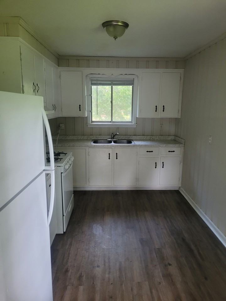 6 Ronnie Avenue #B - Photo 2 of 4