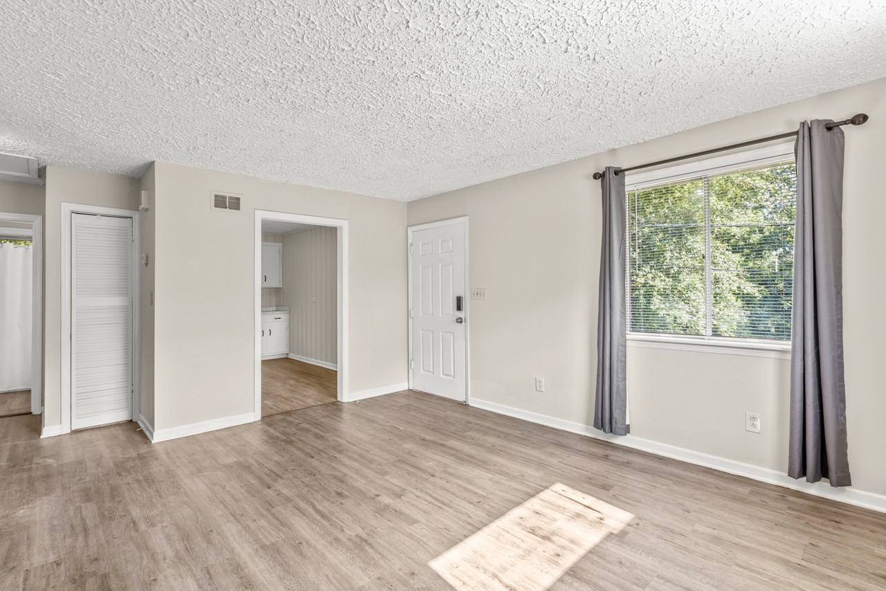 6 Ronnie Avenue #B - Photo 3 of 4