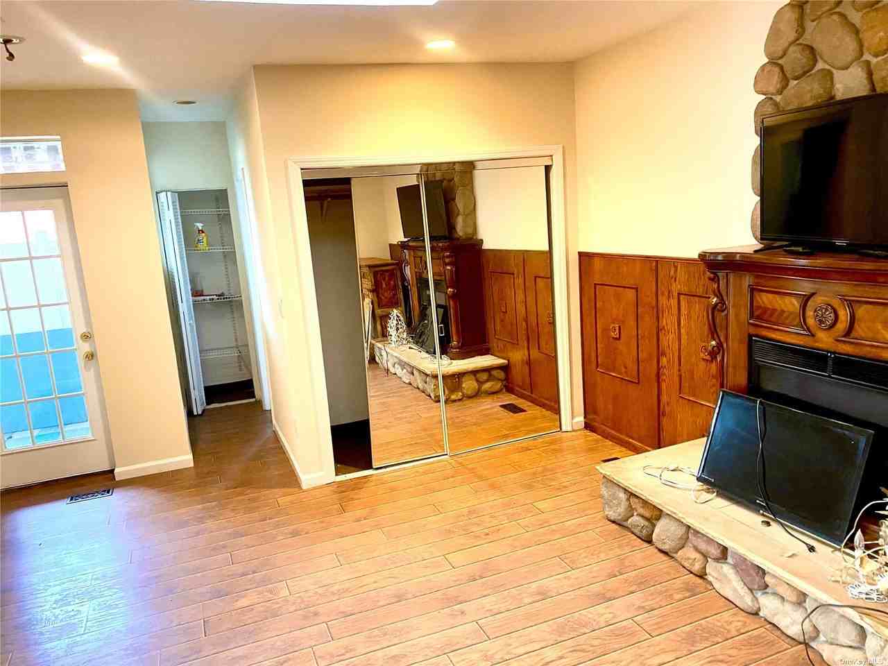 139 Lake Ave - Photo 3 of 8