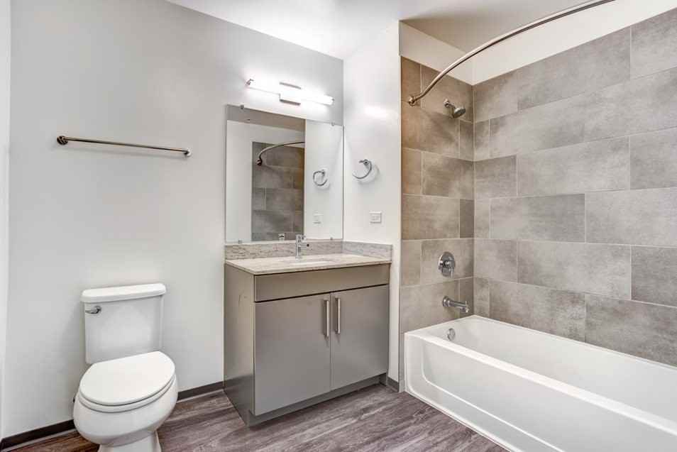 2340 N California Ave - Photo 4 of 15