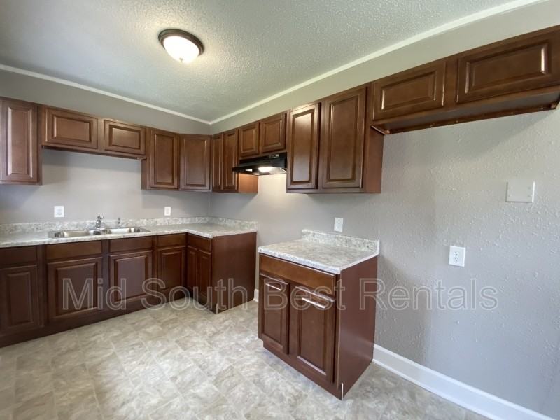 2538 Dwight Cv - Photo 3 of 8