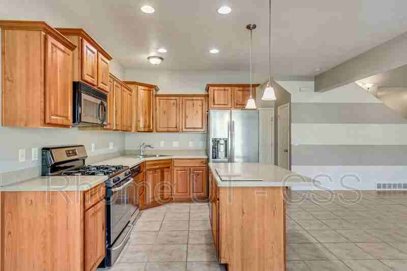 822 Spring Pond Dr - Photo 2 of 34