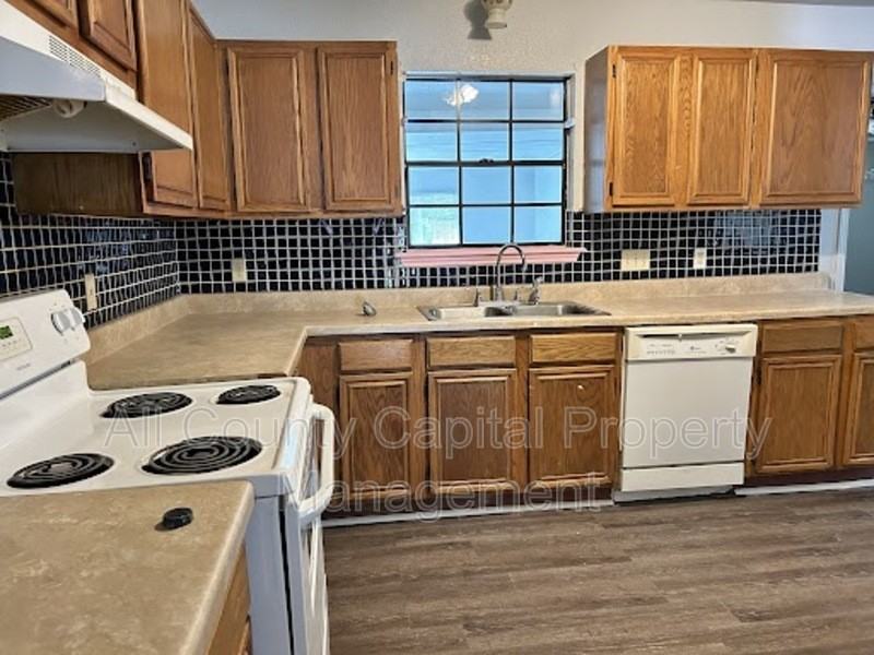 1128 Field St - Photo 3 of 5