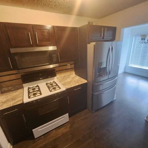 1810 Ashborough Rd Se #C - Photo 3 of 10