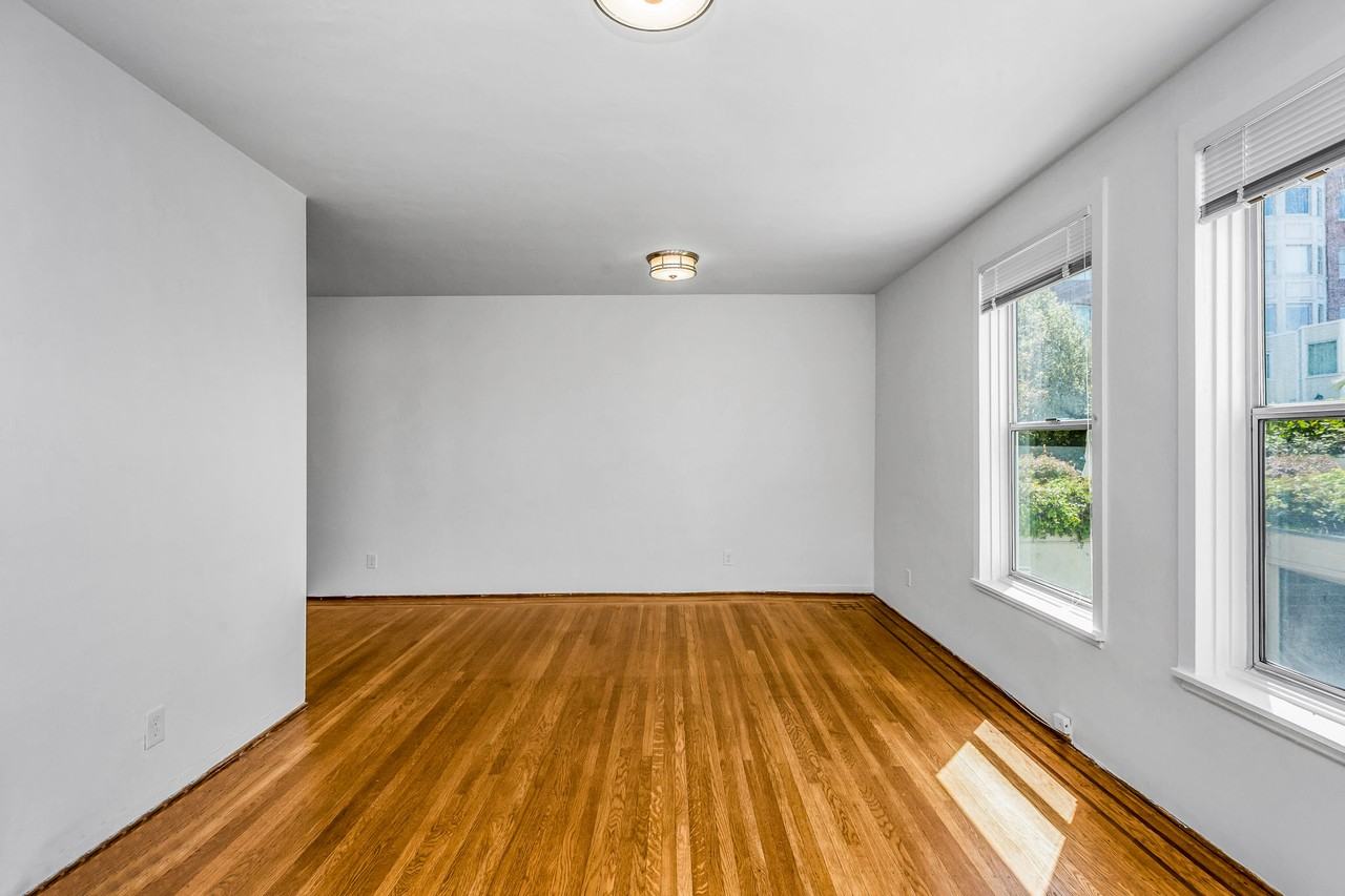 1221 Greenwich - Photo 2 of 11