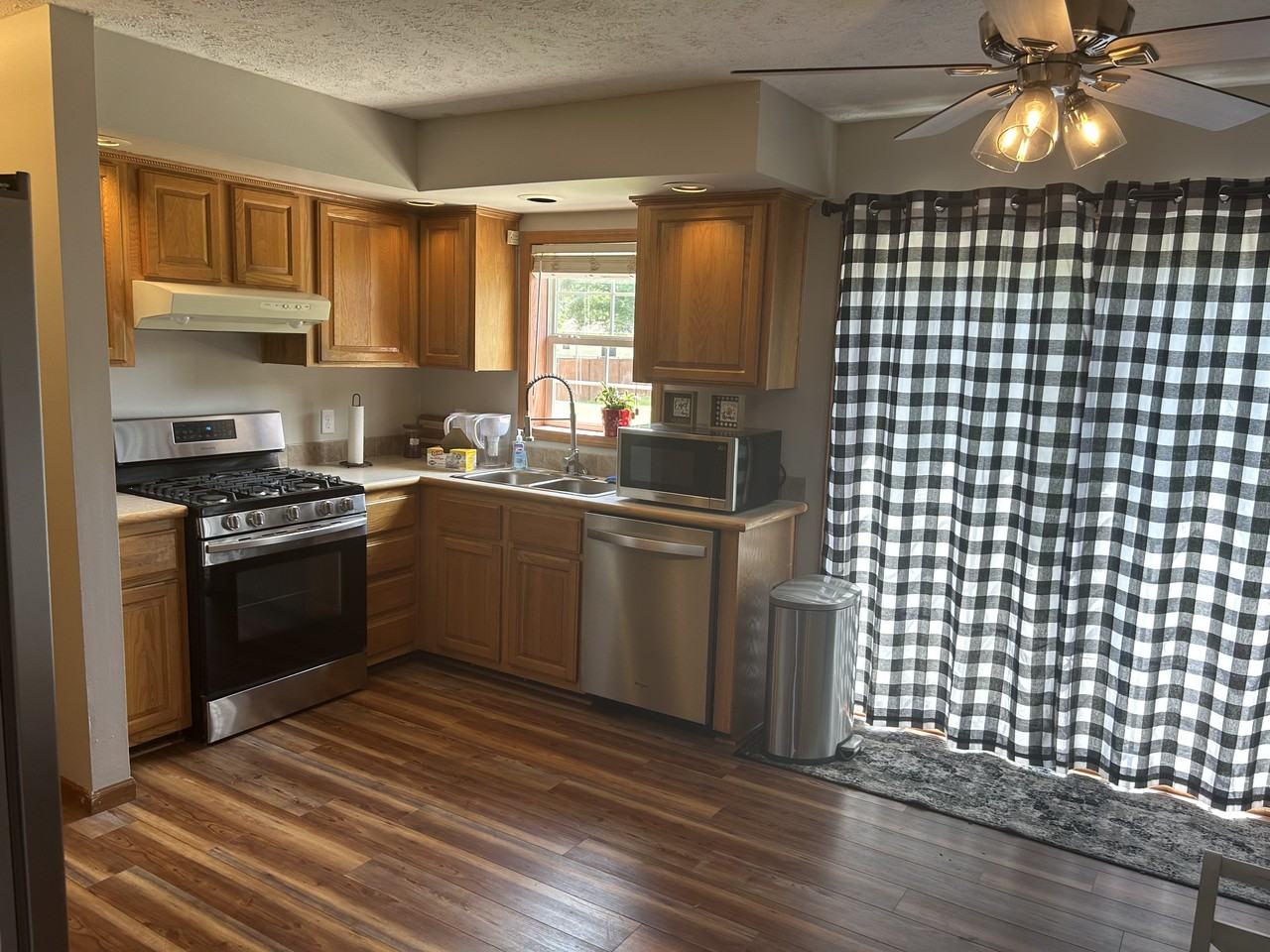 23685 Humming Bird Avenue - Photo 2 of 16