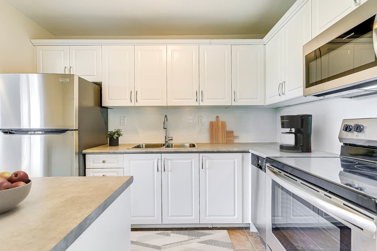 Seville East & West Apartments 65 Paisley Blvd W, Mississauga, ON L5B 1E5 Zumper