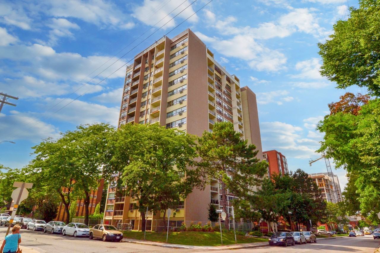 Robinson Place Apartments 33 Robinson St, Hamilton, ON L8P 1Y8