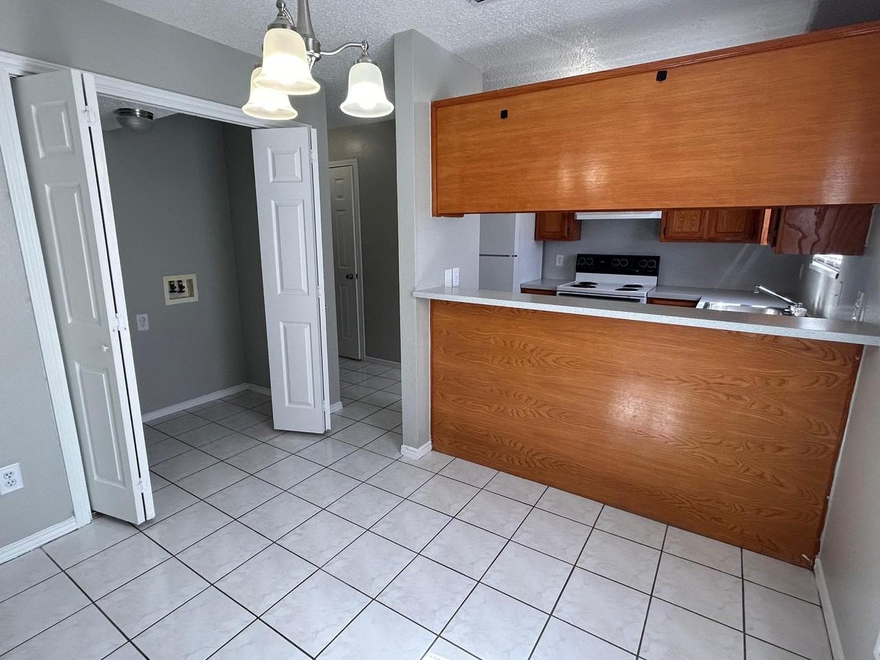 2110 W Elisa Ln #2110-04 - Photo 2 of 10