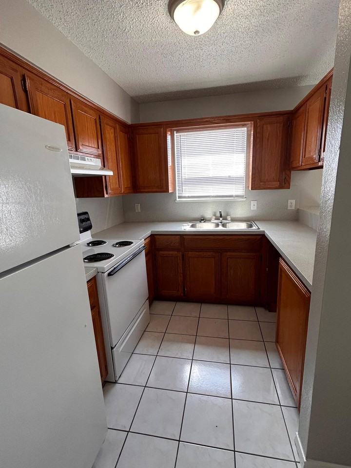 2110 W Elisa Ln #2110-04 - Photo 3 of 10