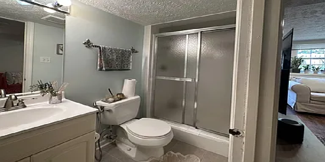 1589 Woodcrest Dr - Photo 3 of 6