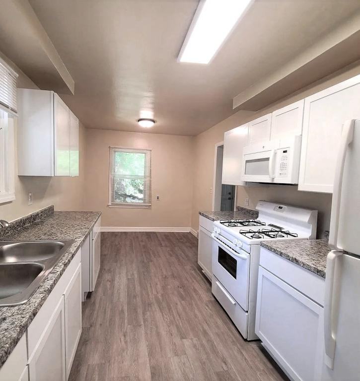 21807 Waldron St - Photo 5 of 14
