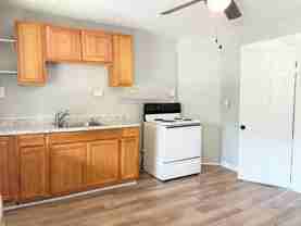 171 Oak St Apt 2r - Photo 1 of 1