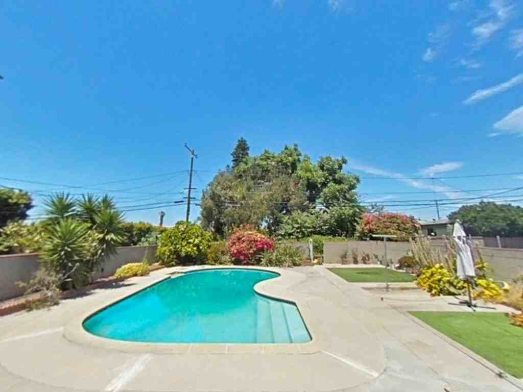 1115 W 125th St - Photo 3 of 15