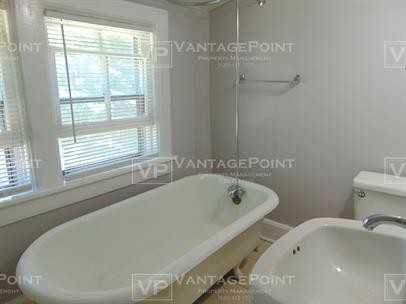 1138 Cass St - Photo 2 of 8