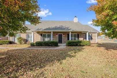 107 Creekwood Dr - Photo 2 of 32