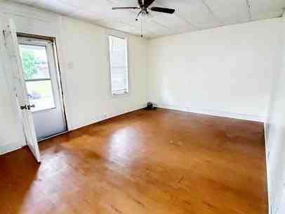409 E Laurel St - Photo 2 of 11