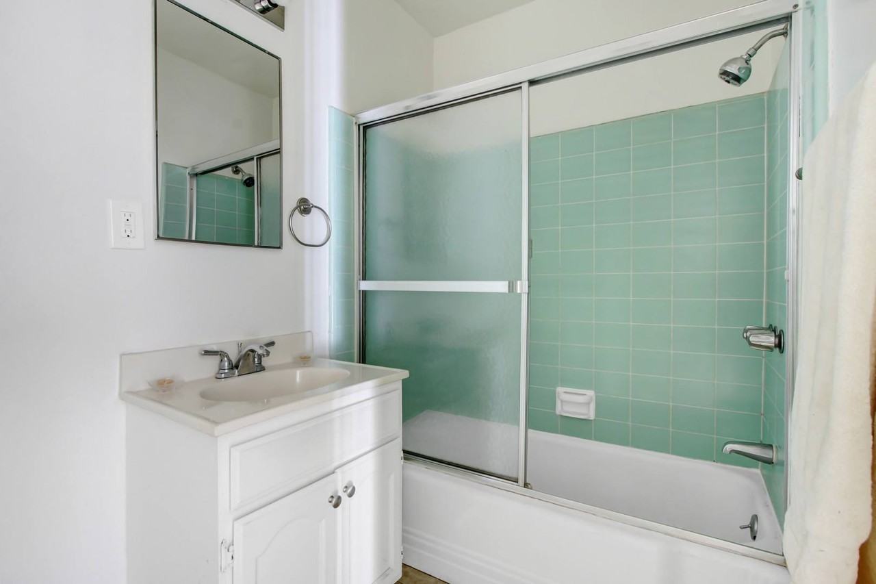 Sepulveda Manhattan Apartments - Photo 6 of 17