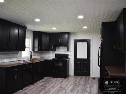 807 City Lake Dr - Photo 2 of 10