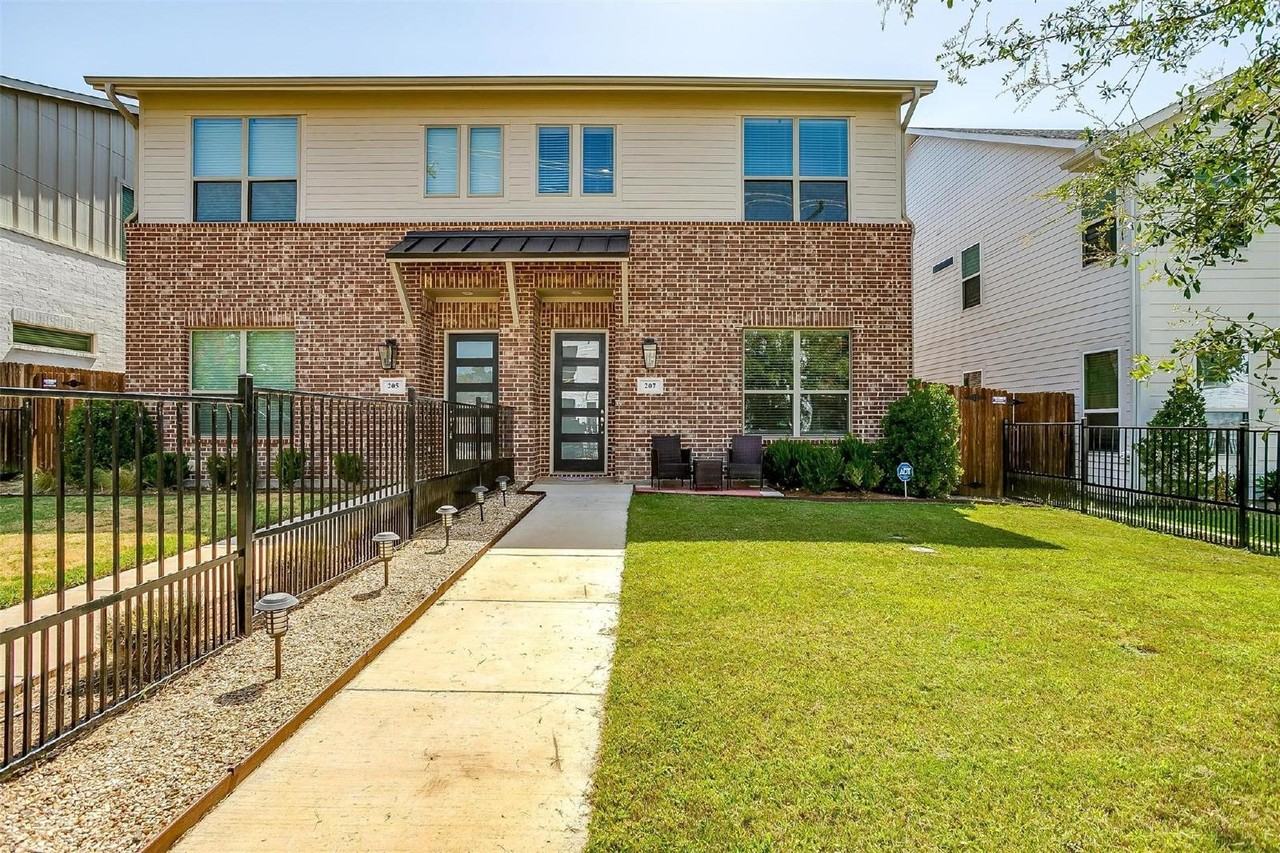 207 Athenia Dr - Photo 2 of 16