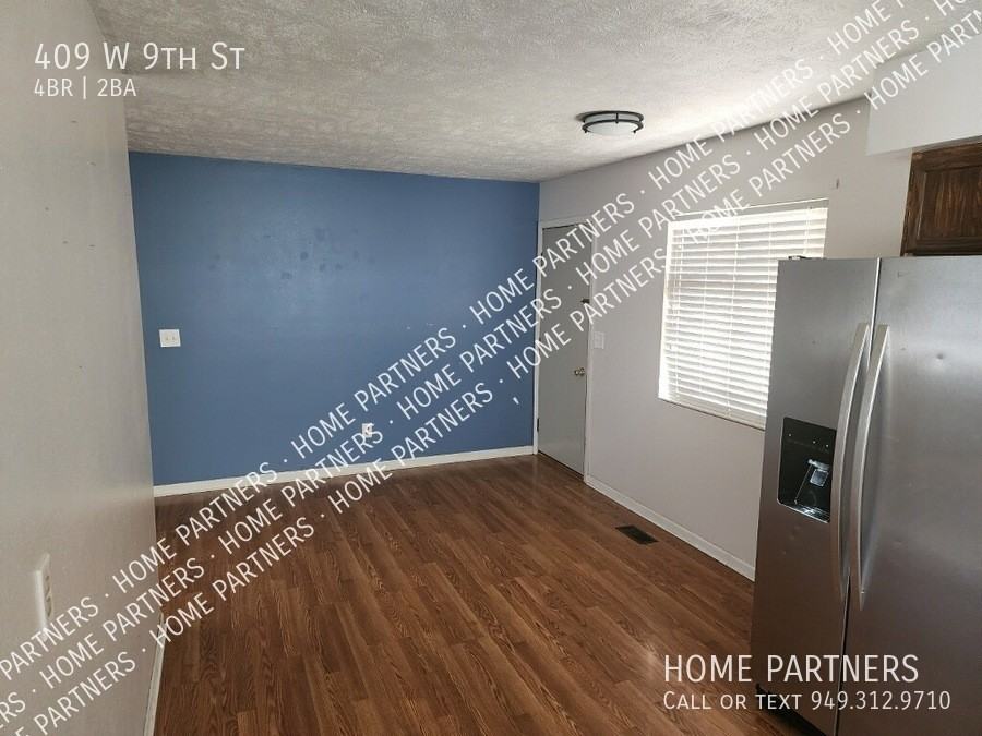 409 W 9th St - Photo 2 of 12