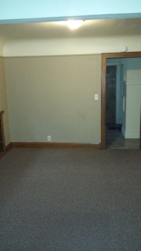 3131 N 38th St - Photo 3 of 12