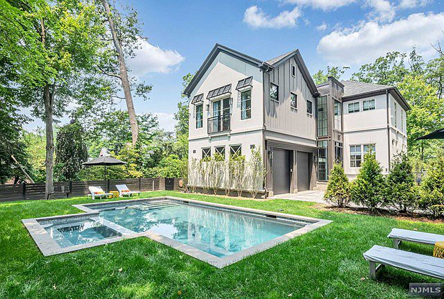 474 Haworth Ave - Photo 2 of 22