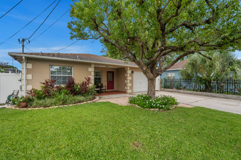 305 N Archer St - Photo 3 of 48