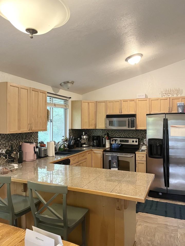 211 Redwood Cir #1 - Photo 2 of 22