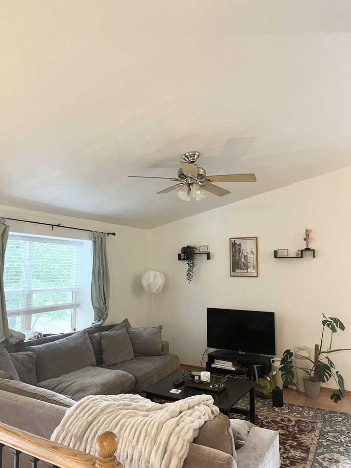 211 Redwood Cir #1 - Photo 5 of 22
