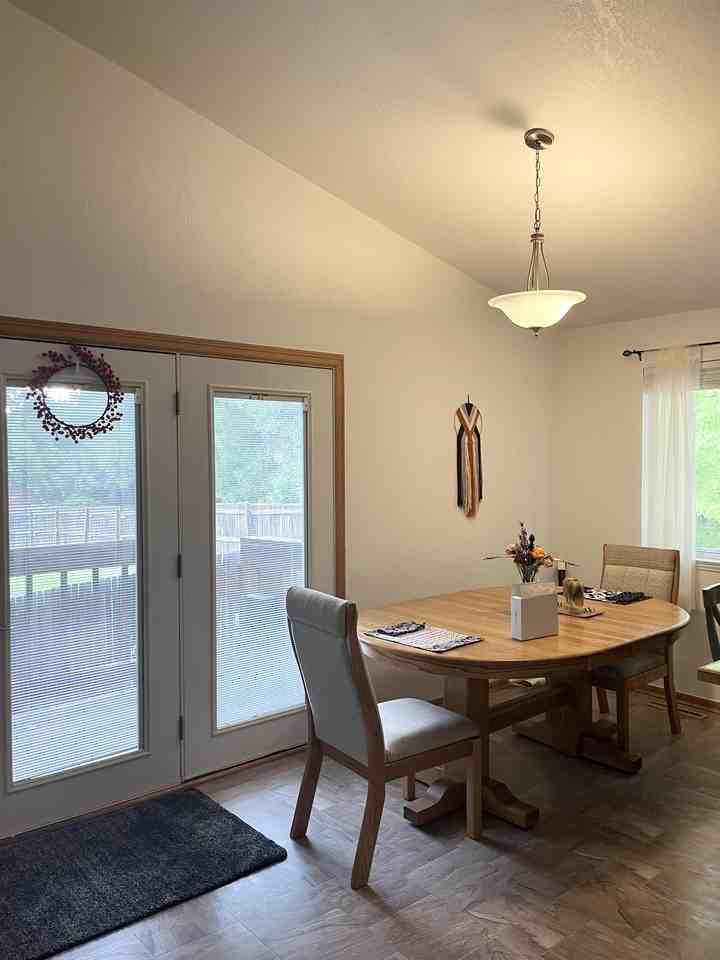 211 Redwood Cir #1 - Photo 6 of 22