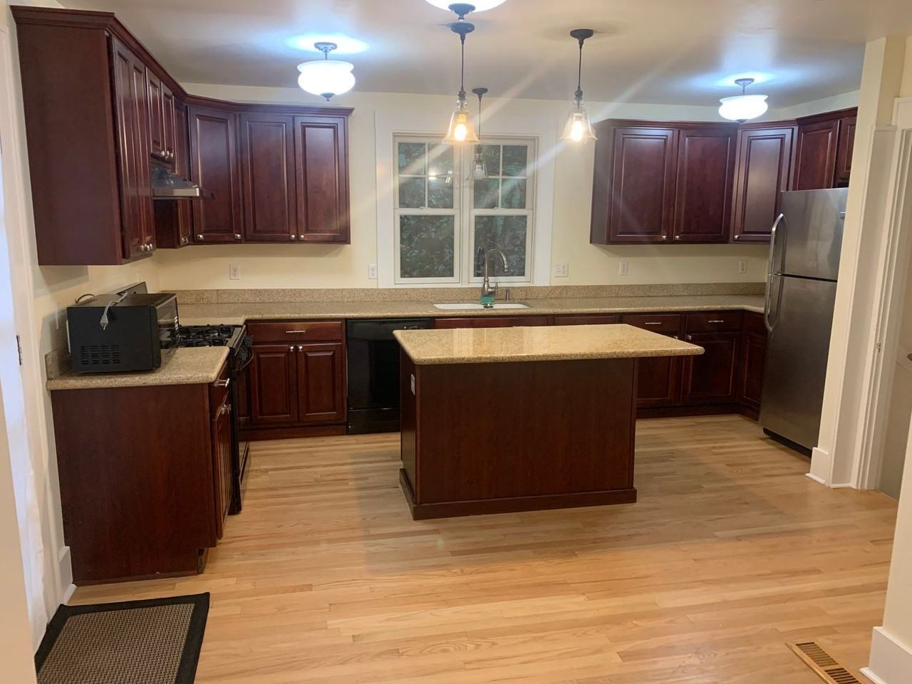 2778 Sw Fairview Blvd - Photo 2 of 24