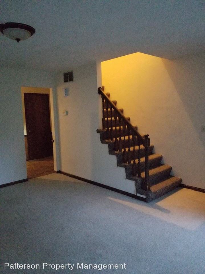 424 Hutton Ln - Photo 2 of 9