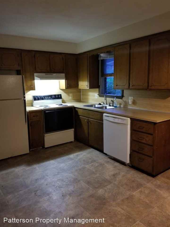 424 Hutton Ln - Photo 3 of 9