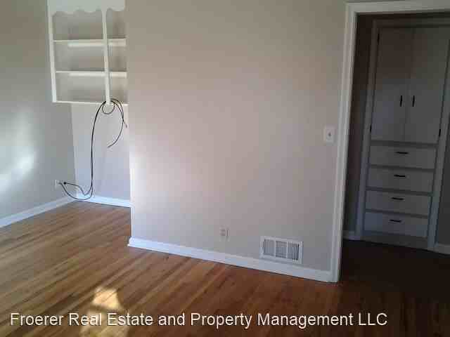 1406 Douglas St - Photo 2 of 8