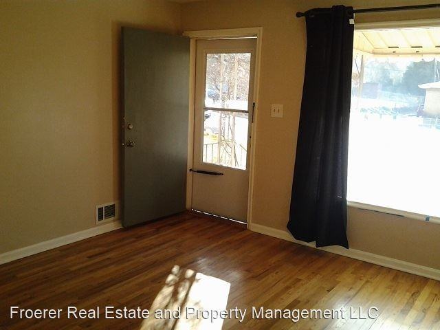1406 Douglas St - Photo 3 of 8