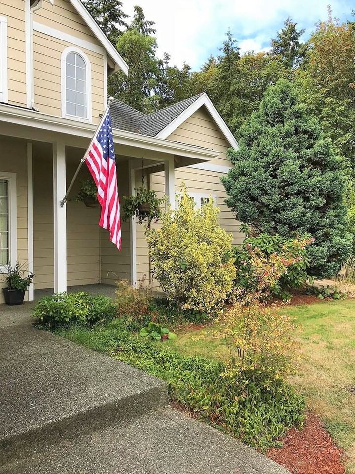 1264 Ne Cameo Ct - Photo 2 of 24