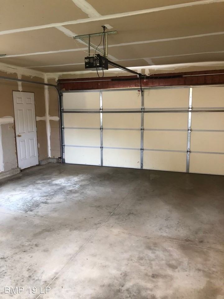 2791 Salem Cir - Photo 3 of 42