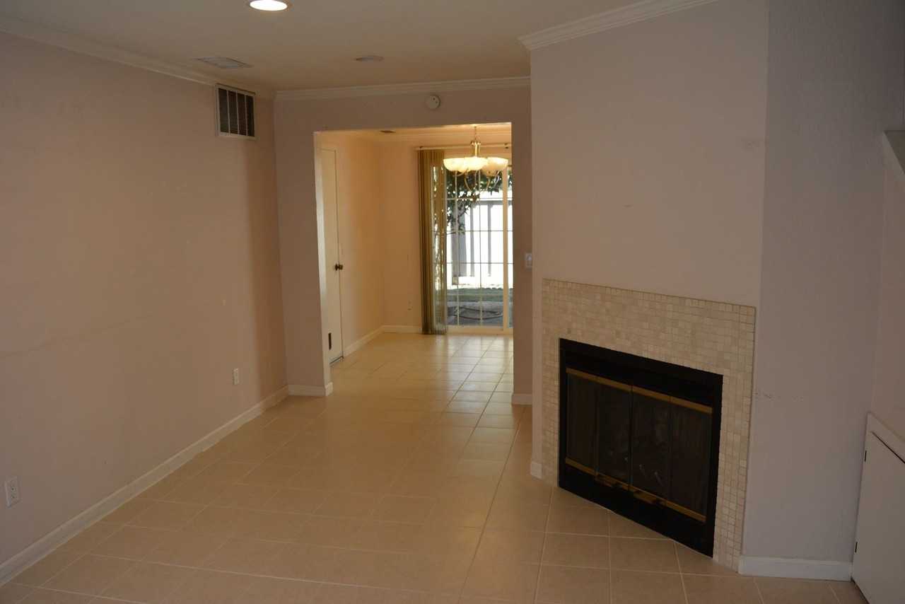 4147 Blackford Cir - Photo 3 of 36