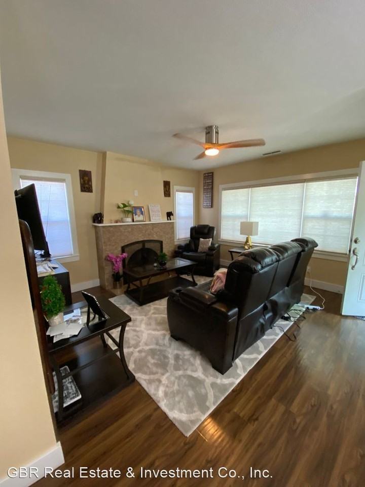 2540 27th St - Photo 3 of 14