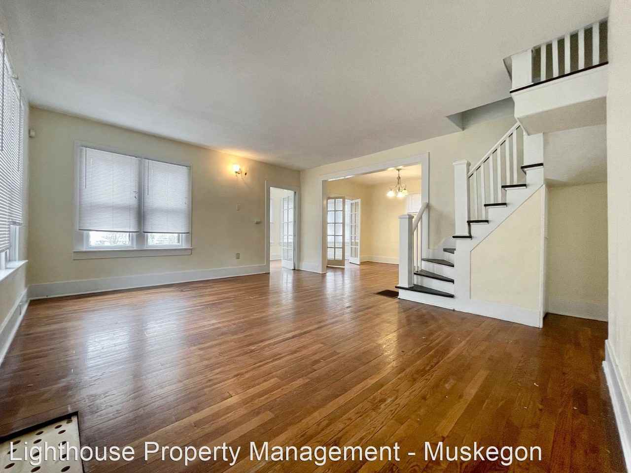 1390 Palmer Ave - Photo 2 of 11